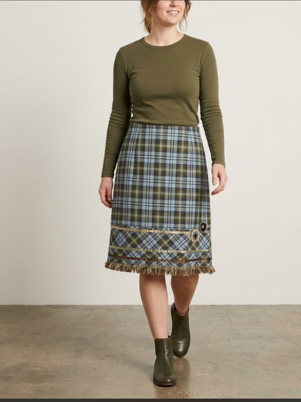 NWT Neesh by D.A.R. Plaid Fringe Hem Skirt Womens Large Blue Green Ribbon Accent